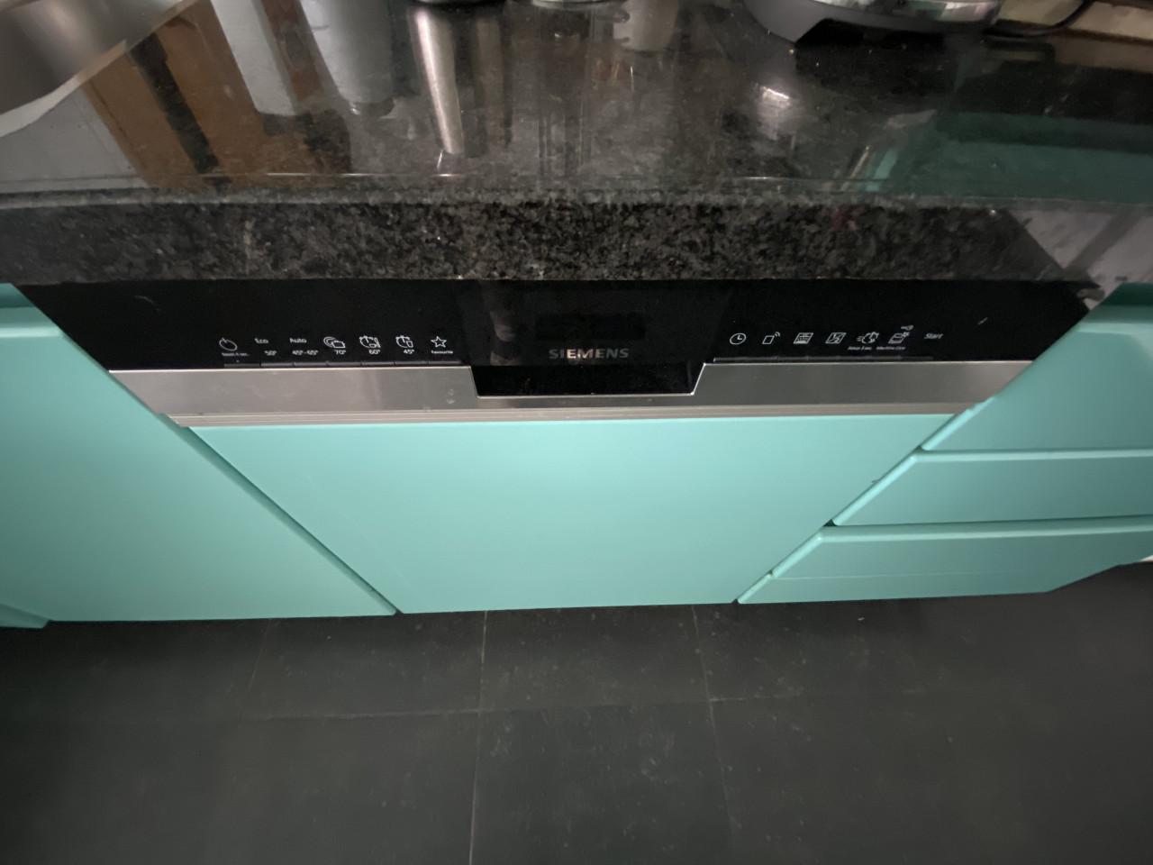 Keuken Gratis ( + deel apparatuur over te nemen)