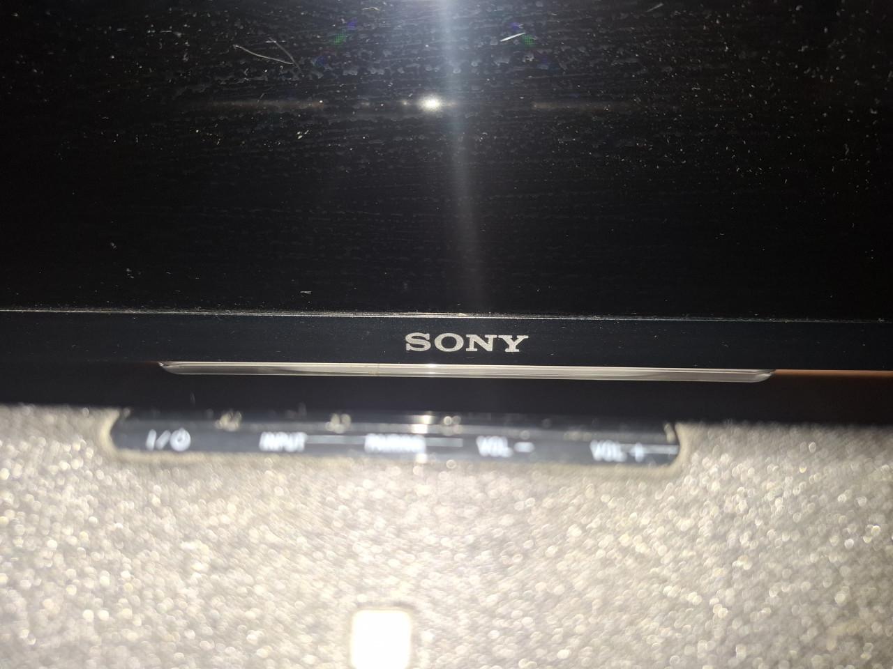 50 inch Sony TV met soundbar en woofer