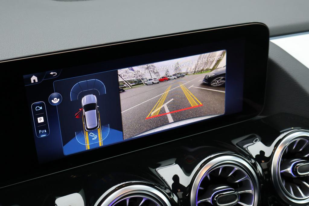 Mercedes-Benz Gla-klasse 180 amg line i 2025 i panorama dak i manufaktur al