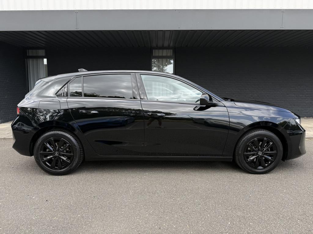 Opel Astra 1.2 turbo black pakket