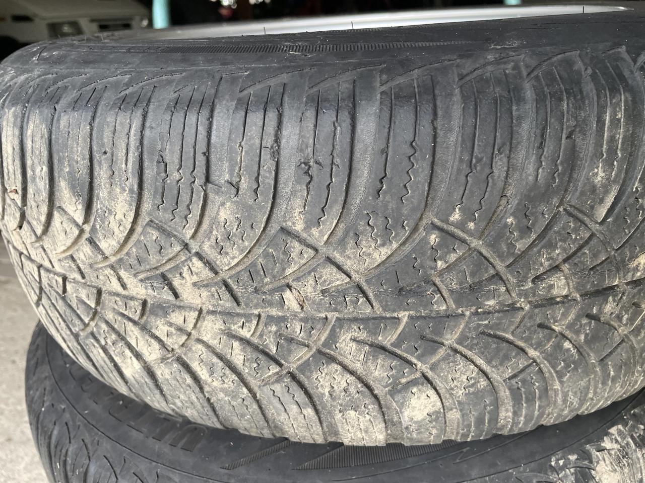 Set Audi Speedline 7J x15 wielen.