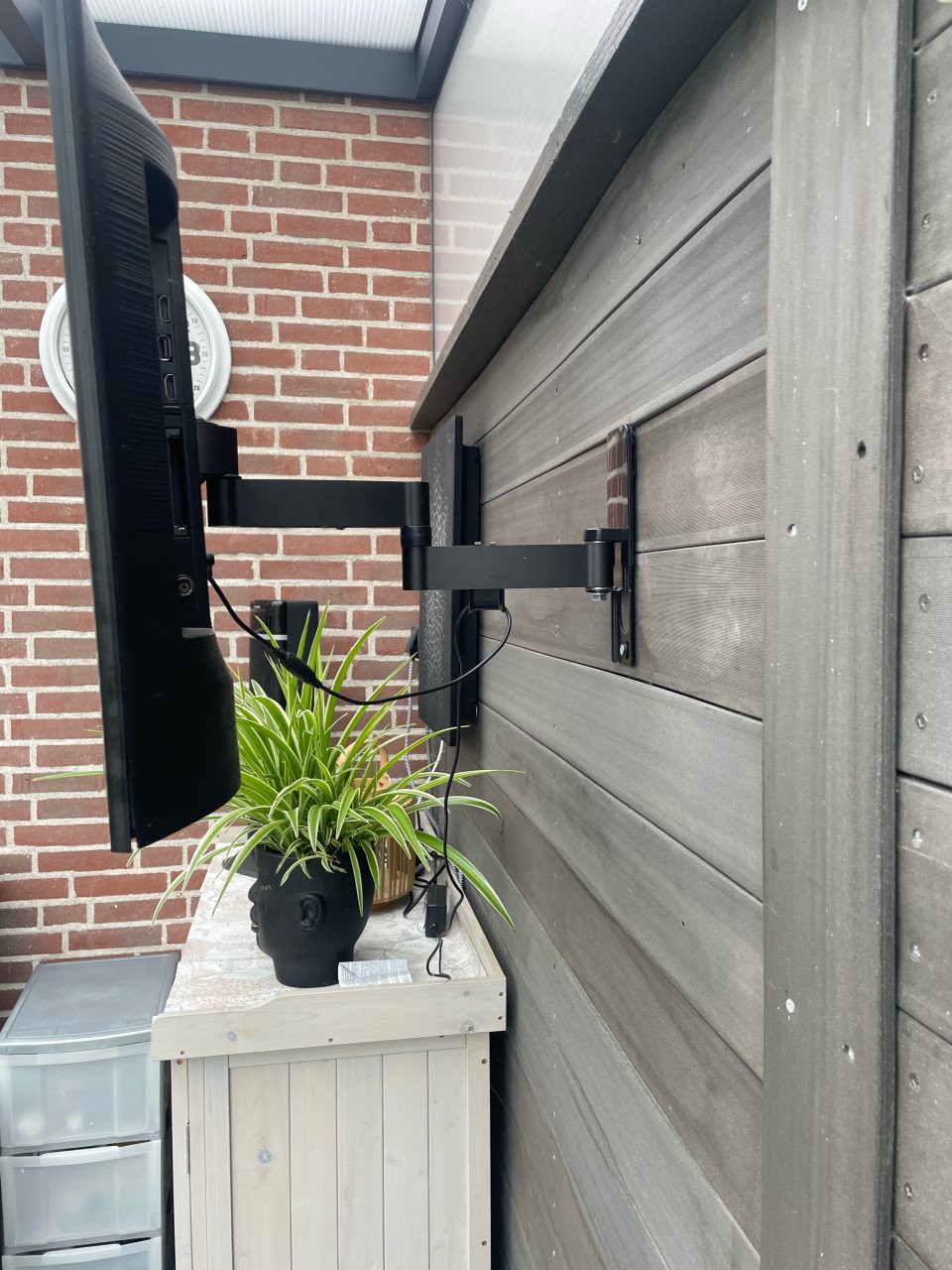 Samsing 5 serie smart tv met een wandbeugel van Vogel