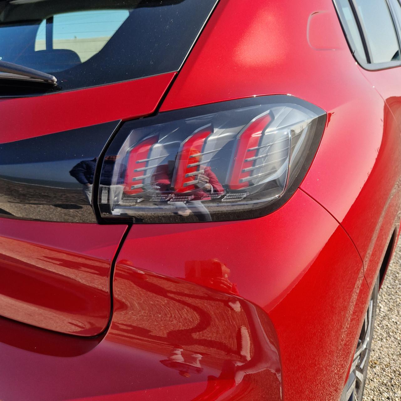 Te koop mooie peugeot 208 rood