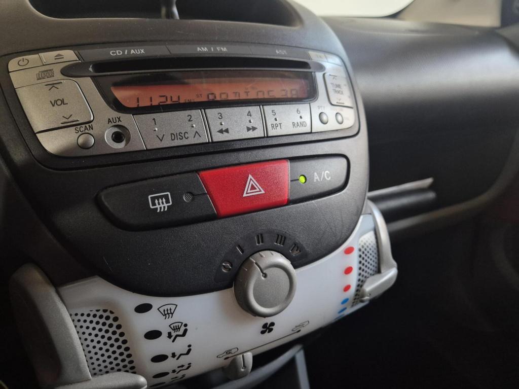Toyota Aygo 1.0 / 5-deurs / airco / origineel nl