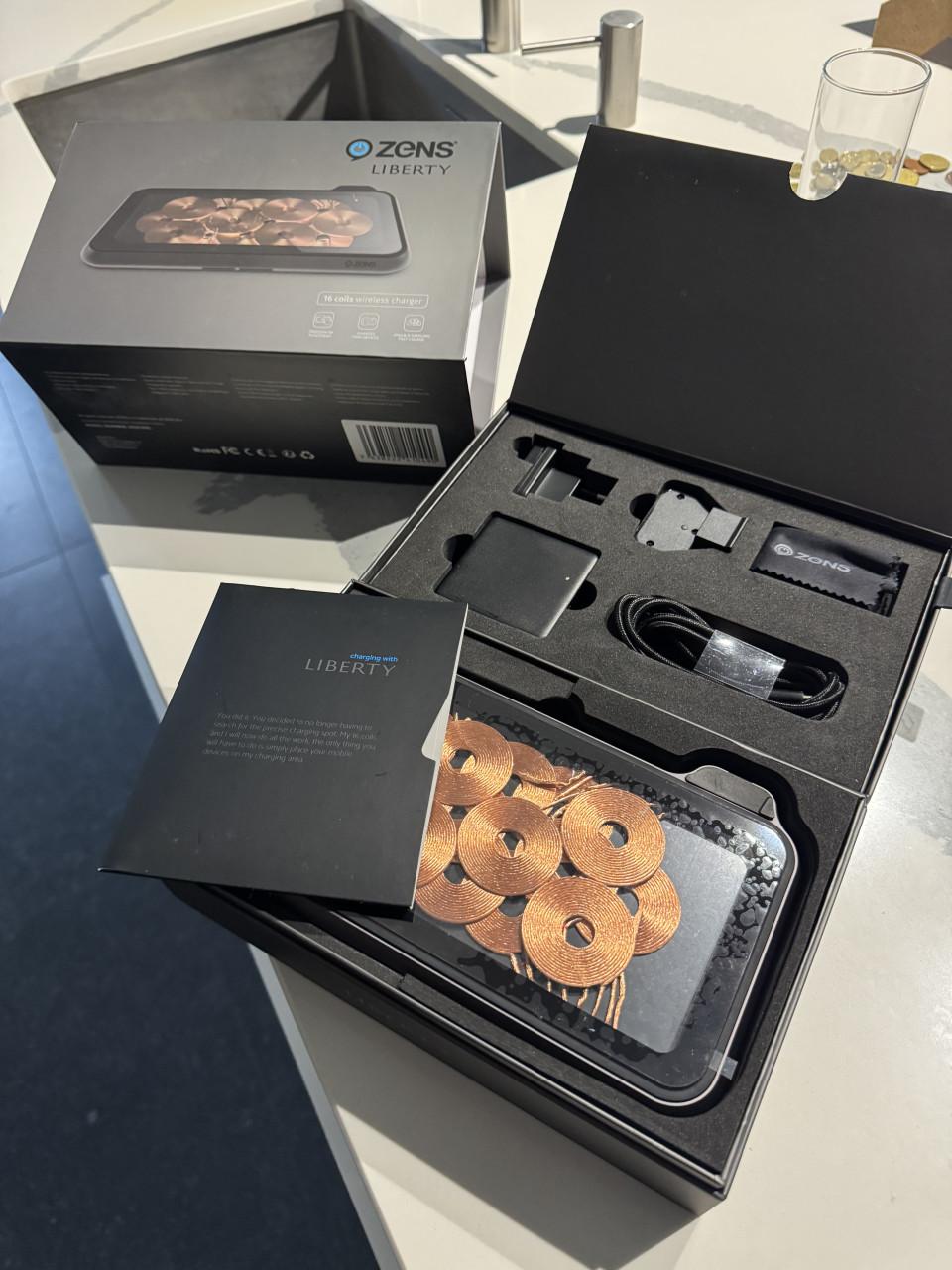 Te koop ZENS draadloze oplader voor Apple en Samsung