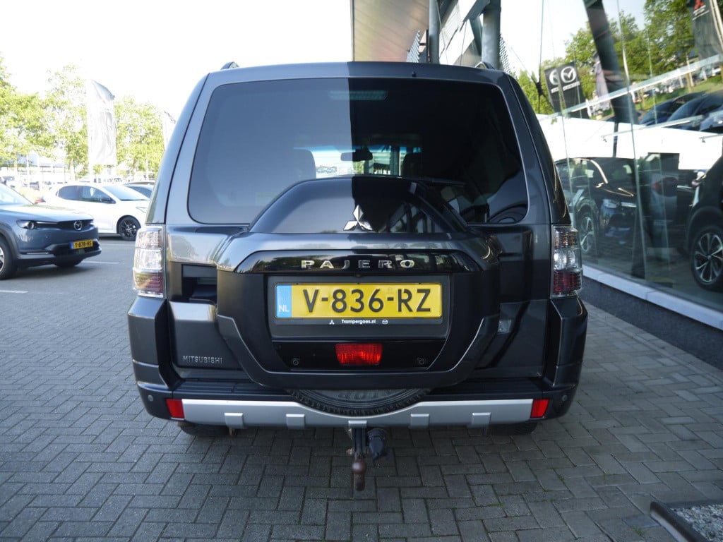 Mitsubishi Pajero 3.2 lwb instyle|trekhaak|achteruitrijcamera|rijklaar