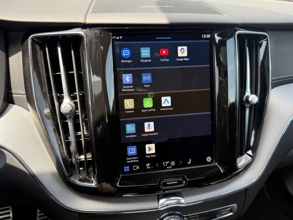 Volvo XC60 t6 340pk recharge r-design| adap.cruise| luchtvering| panodak| 2
