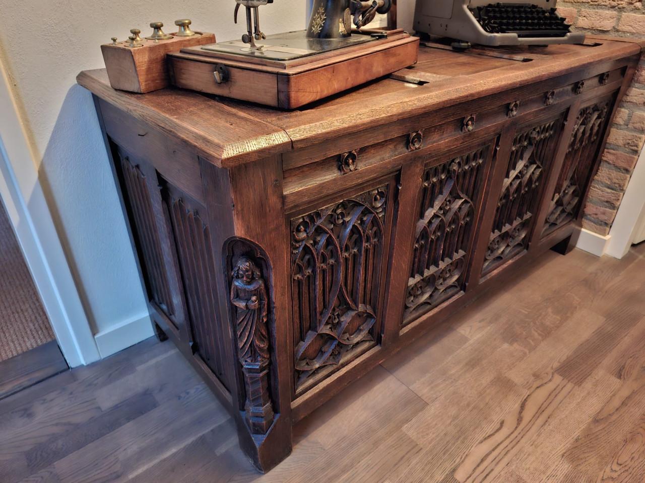 Mooi bewerkte dekenkist