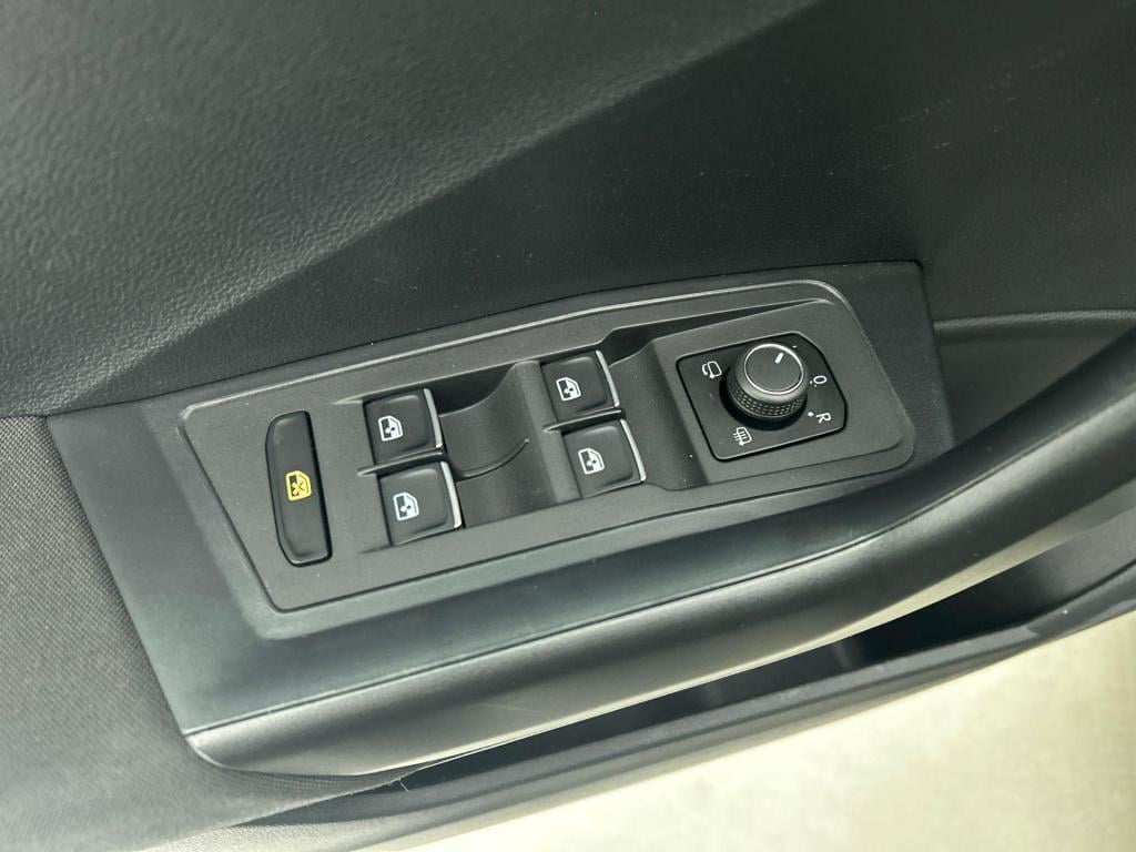 Volkswagen T-roc 1.0 tsi style | lmv | panorama dak | navigatie | parkeer s