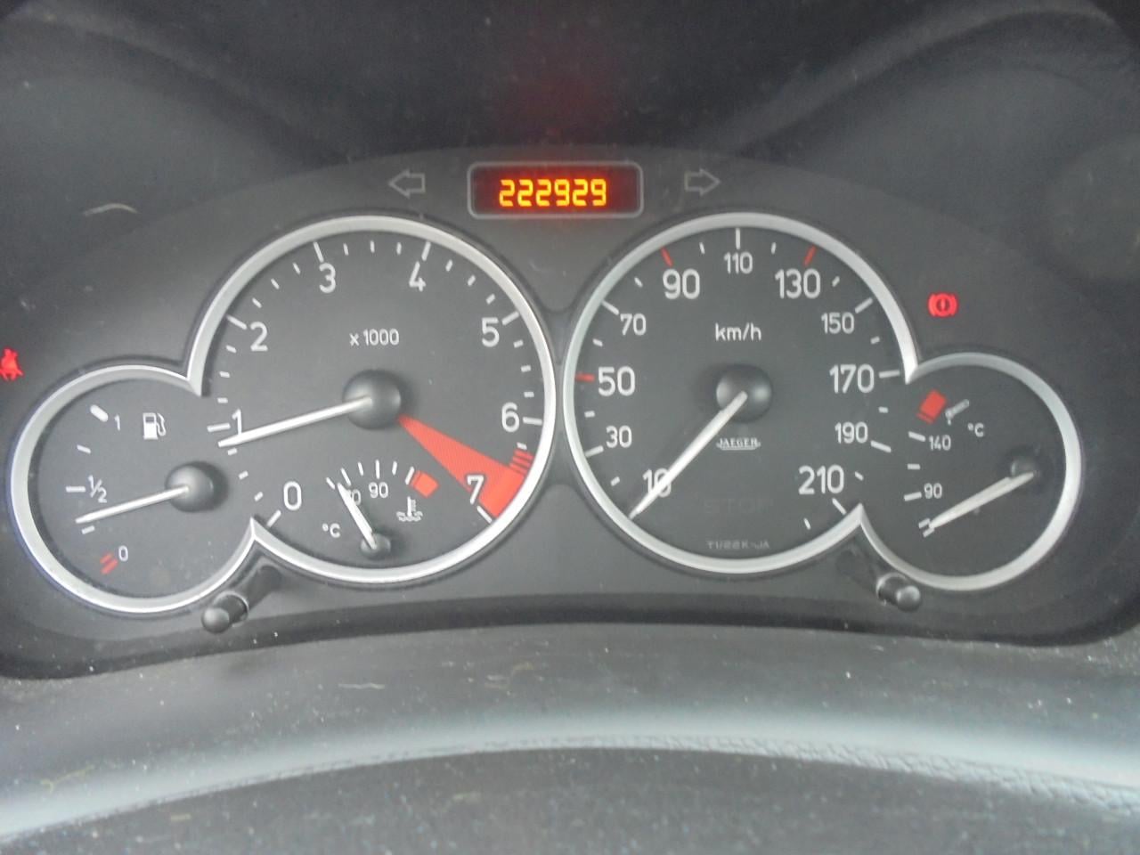 206 Cabriolet vol leer nette auto  met N.A.P en Apk € 1795