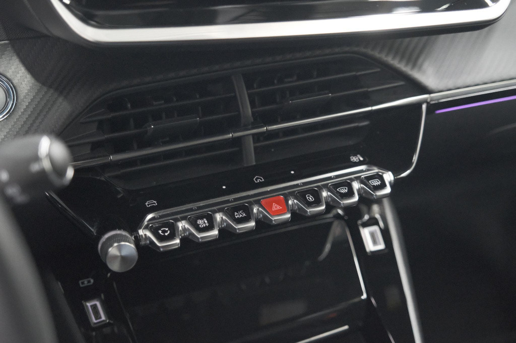Peugeot 2008 puretech 130 eat8 gt | camera | apple carplay | parkeersensore
