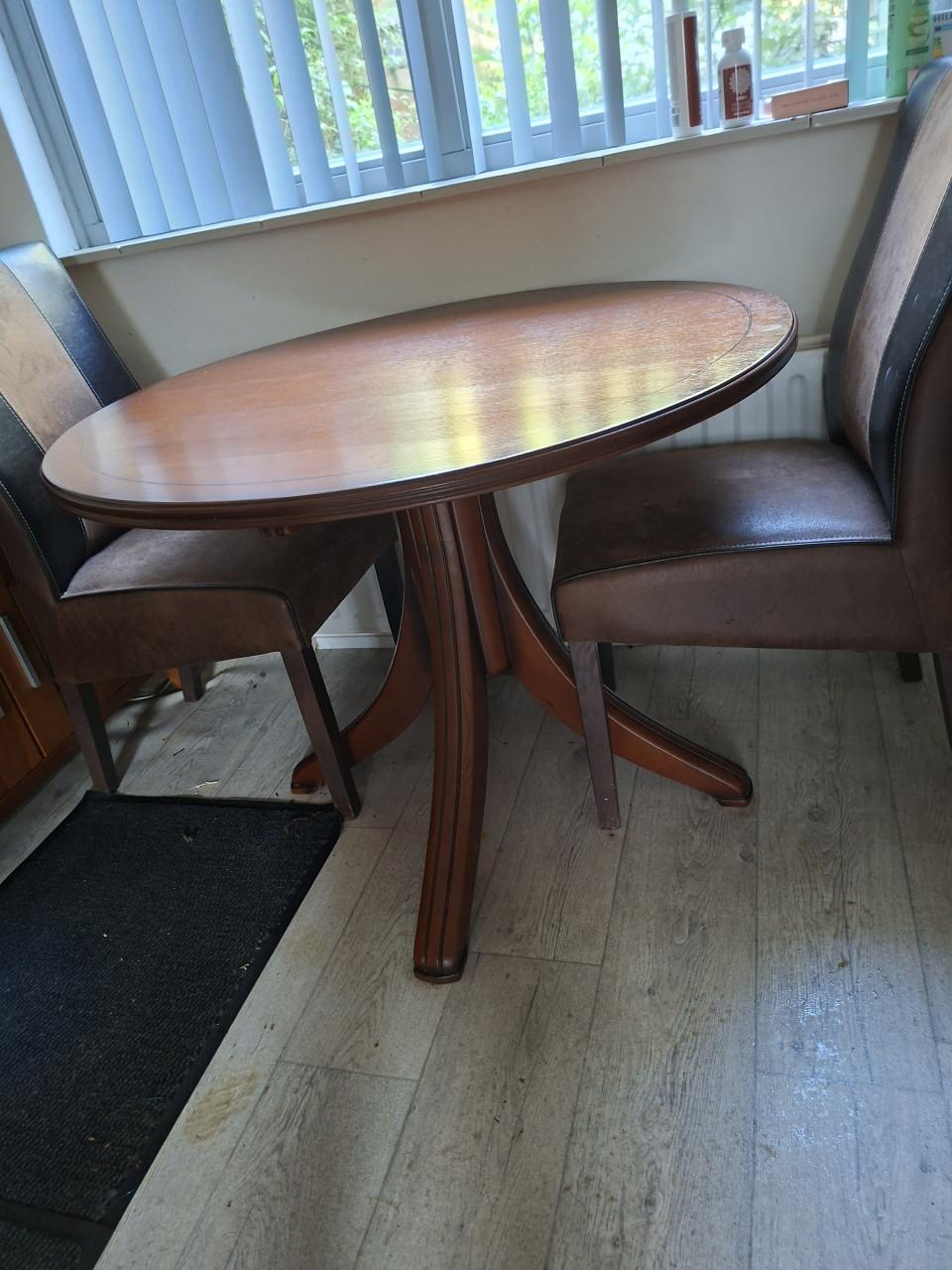 GROTE SALON TAFEL MET 4 LADEN PUNT GAAF