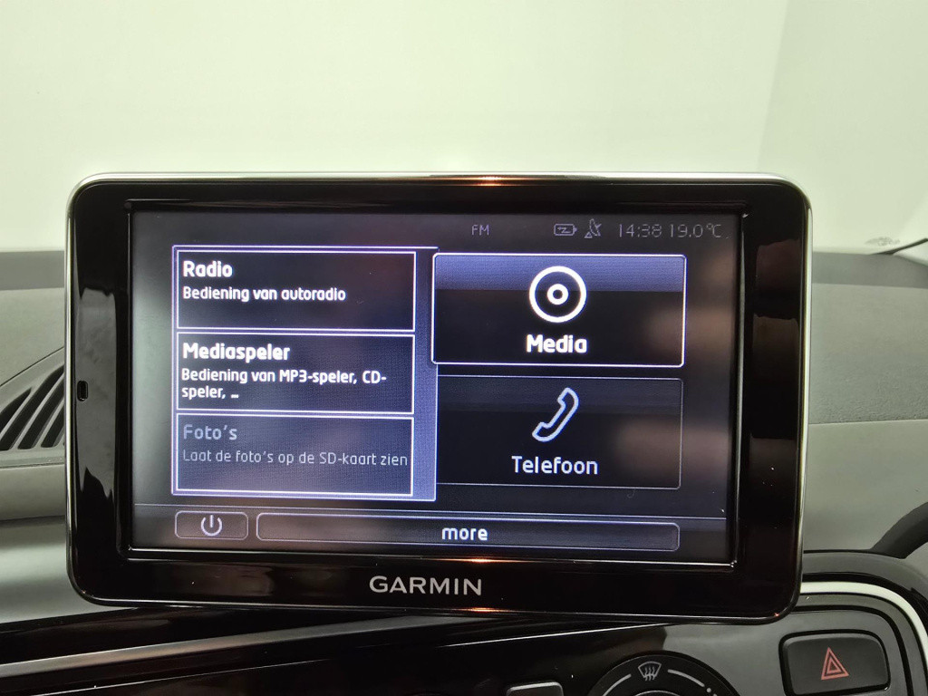Volkswagen UP! 1.0 high up! bluemotion met cruisecontrol | unieke uitvoerin