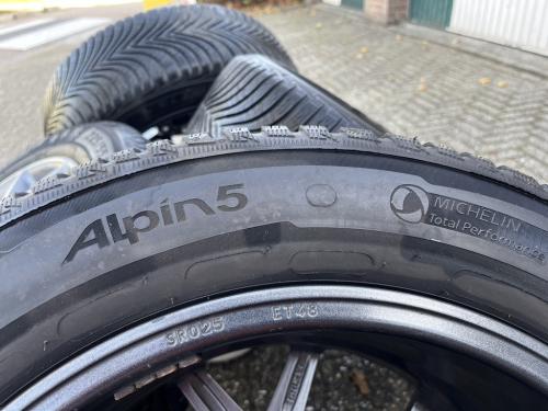 Vier BBS SR025 velgen met wielmoeren en met Michelin Alpine5 winterbanden