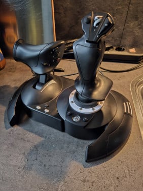 Zgan Thrustmaster T.Flight Hotas One Microsoft Flight Simulator....