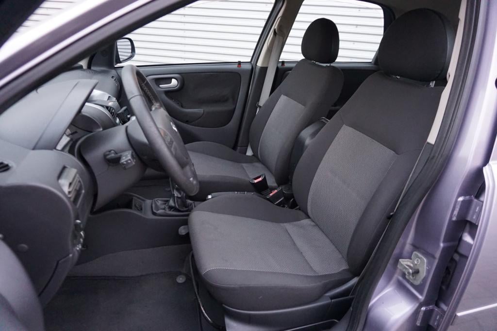 Opel Corsa 1.2-16v silverline airco / cruise controle / lm velgen