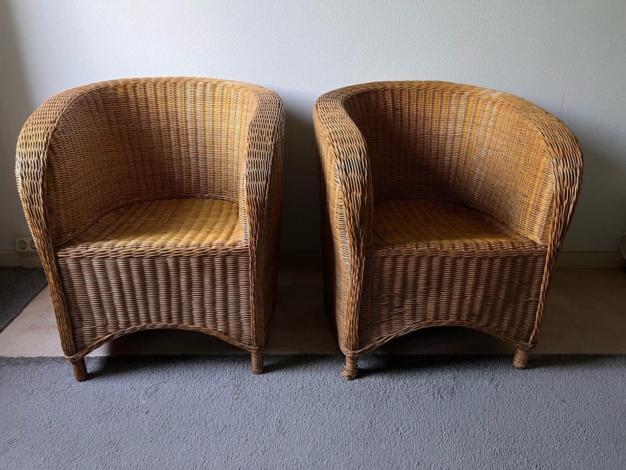 2 rieten stoelen te koop