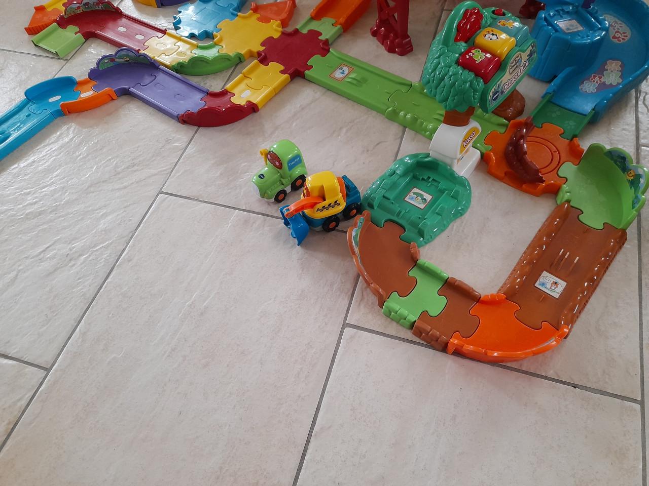 Vtech zoef zoef  dierentuin met extra paden en glijbaan (in nette staat)