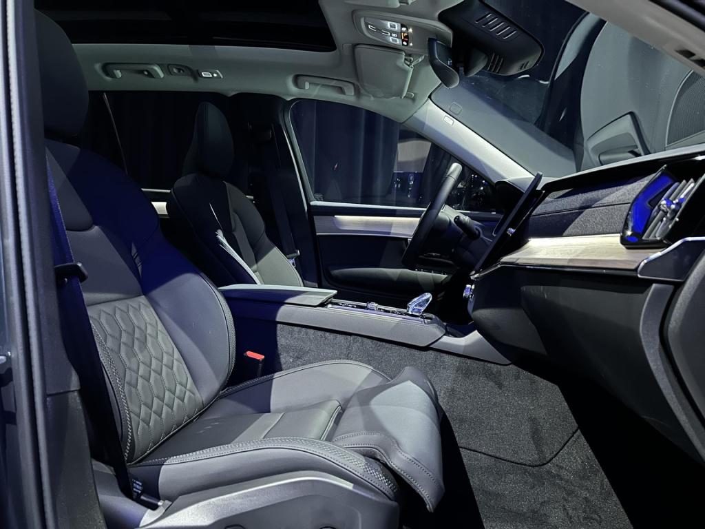 Volvo XC90 2.0 t8 plug-in hybrid awd plus dark *luchtvering*pano*surroundvi