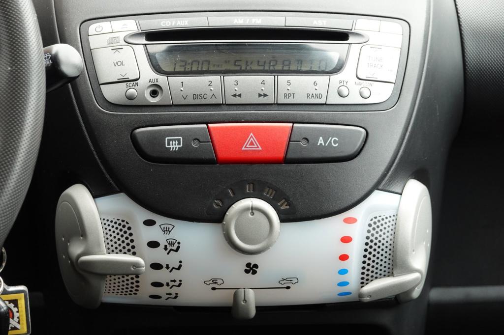Peugeot 107 1.0 access accent