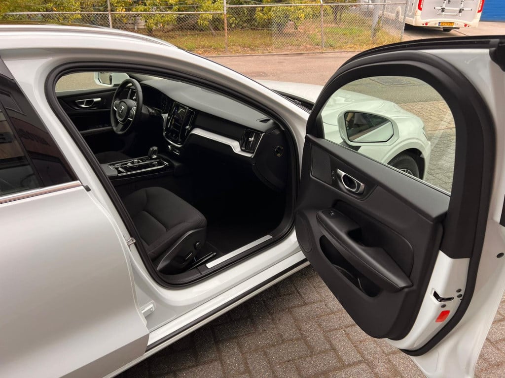 Volvo V60 2.0 t6 recharge awd r-design