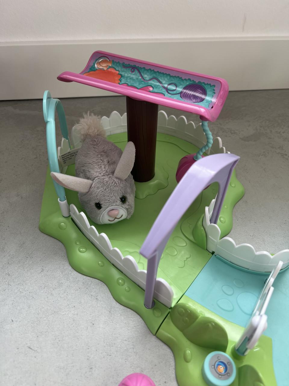 Te koop: Hasbro Furry Fernzies speelstad + Accesoires