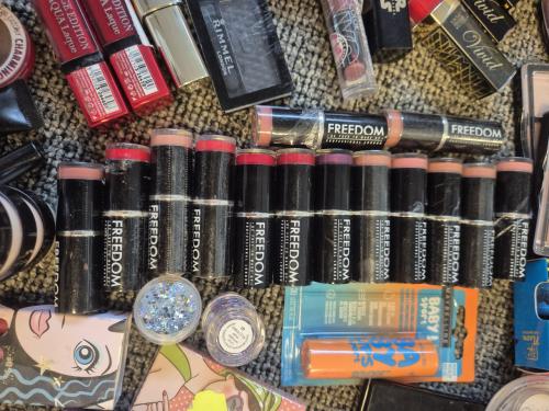 Partij make-up / verzorgingsartikelen
