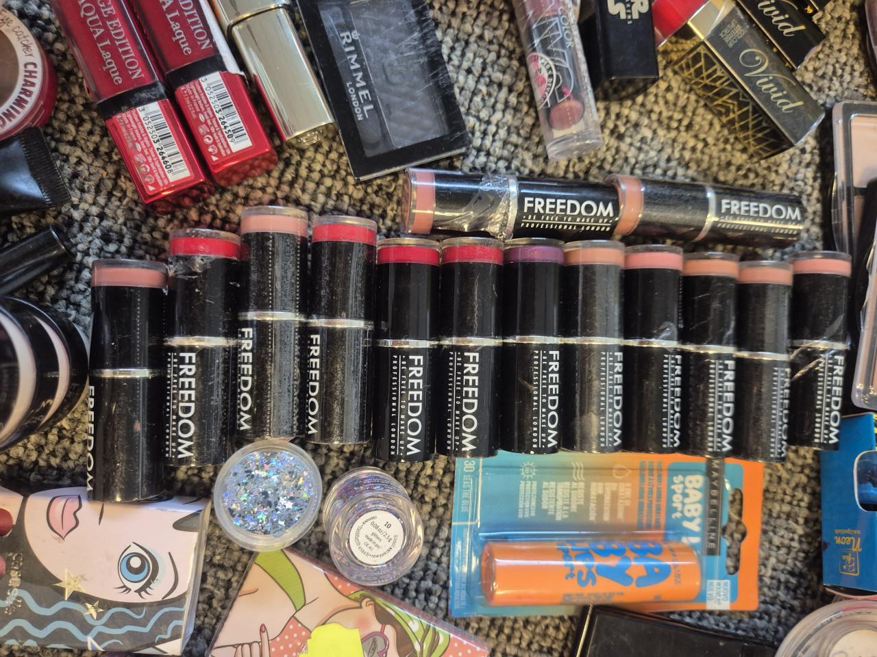 Partij make-up / verzorgingsartikelen