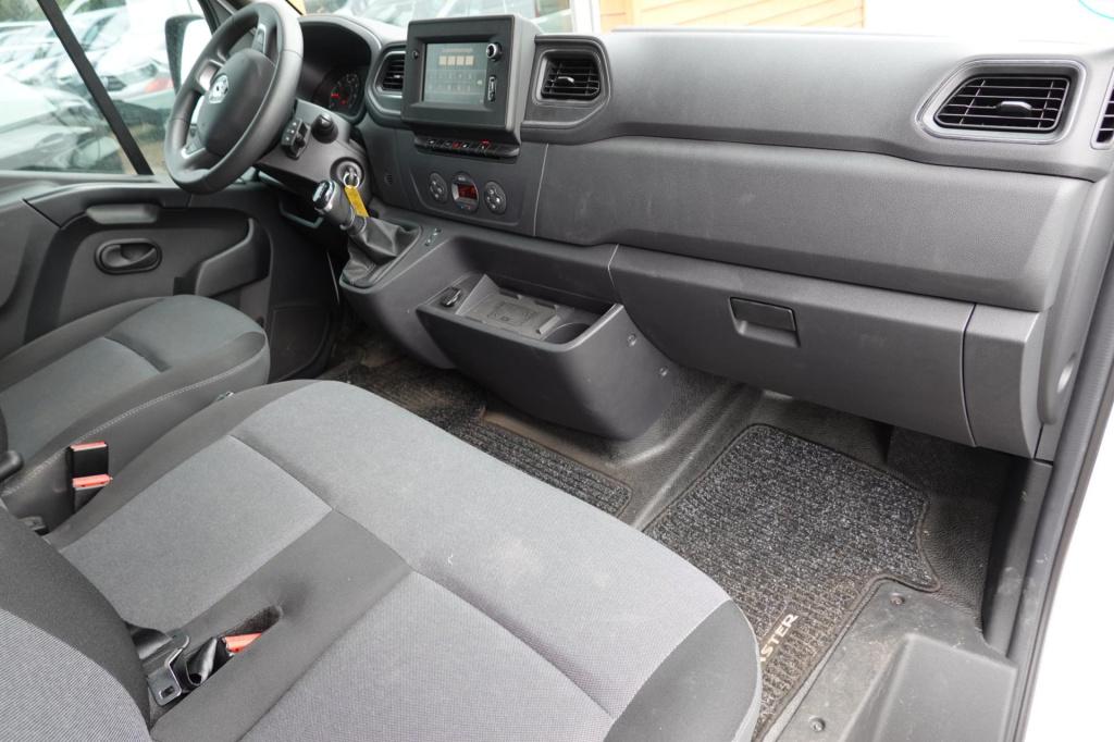 Renault Master t33 2.3 dci 135 l2h2 met laadklep