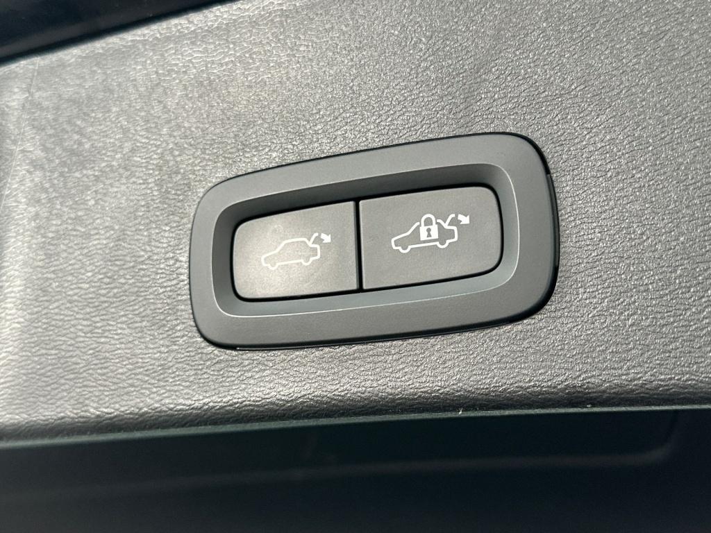 Volvo XC40 t5 262pk recharge r-design| camera| keyless| dab+
