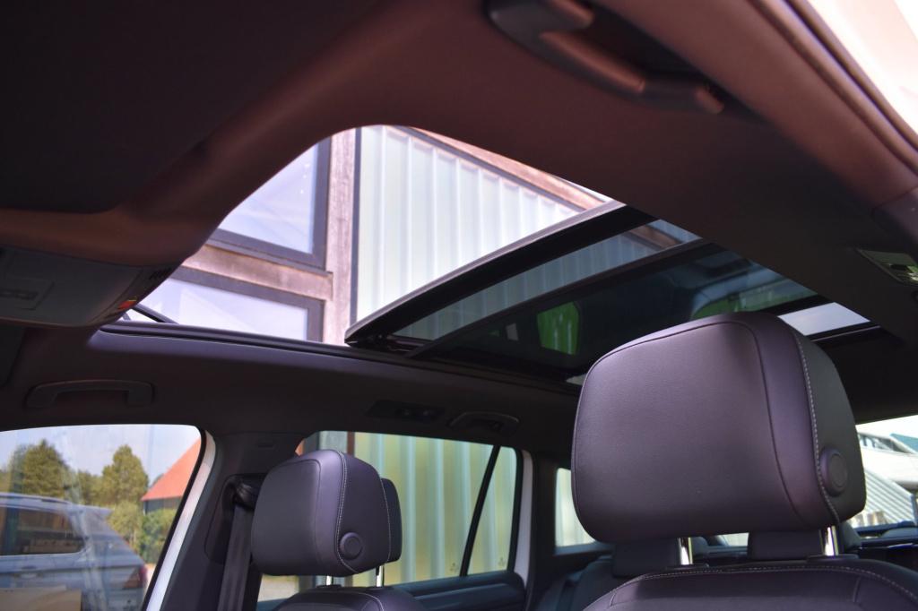 Volkswagen Tiguan 1.5 tsi act r-line | trekhaak | camera | stoelverwarming 