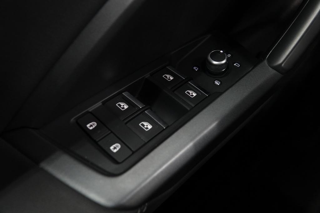 Audi Q3 1.5 tfsi | stoelverw. | trekhaak | pdc |