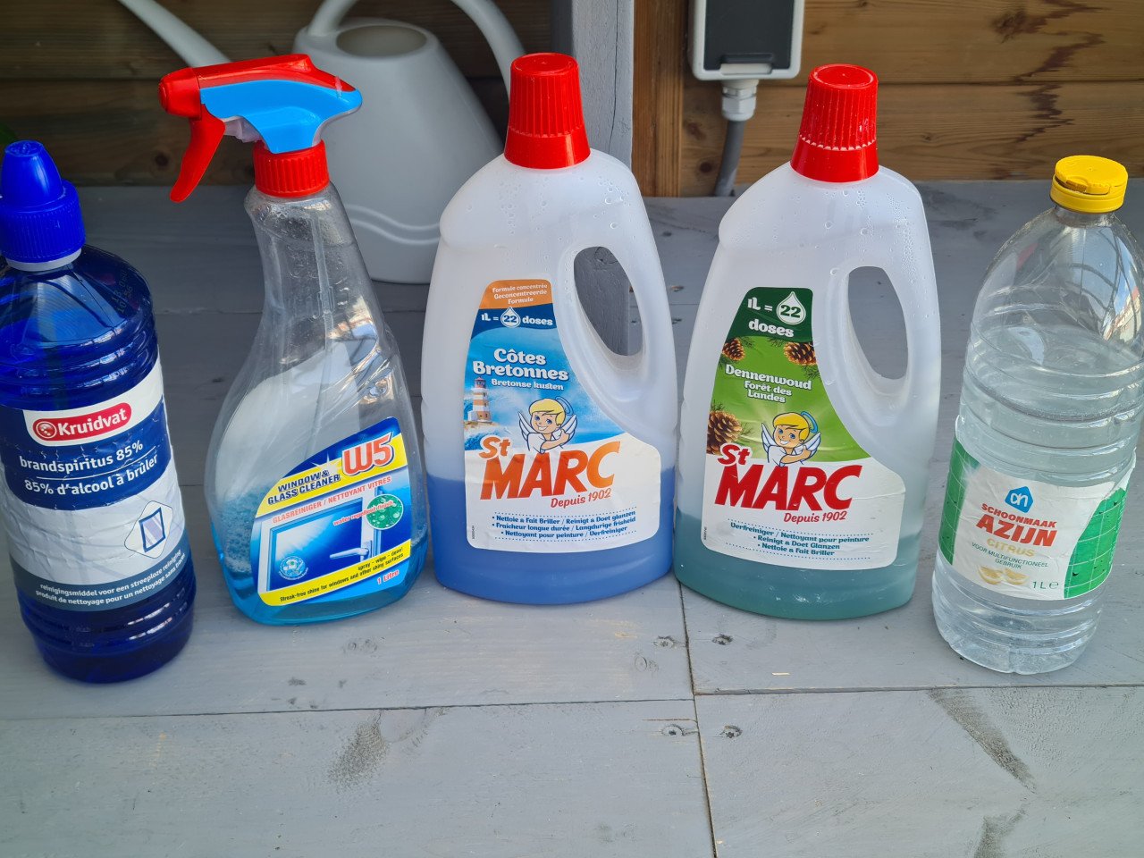 Schoonmaak producten + emmer gratis