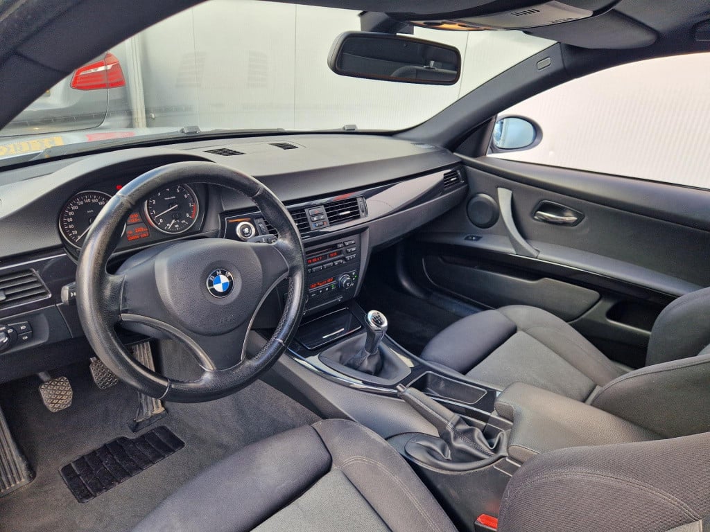 BMW 3-serie coupé 325i executive