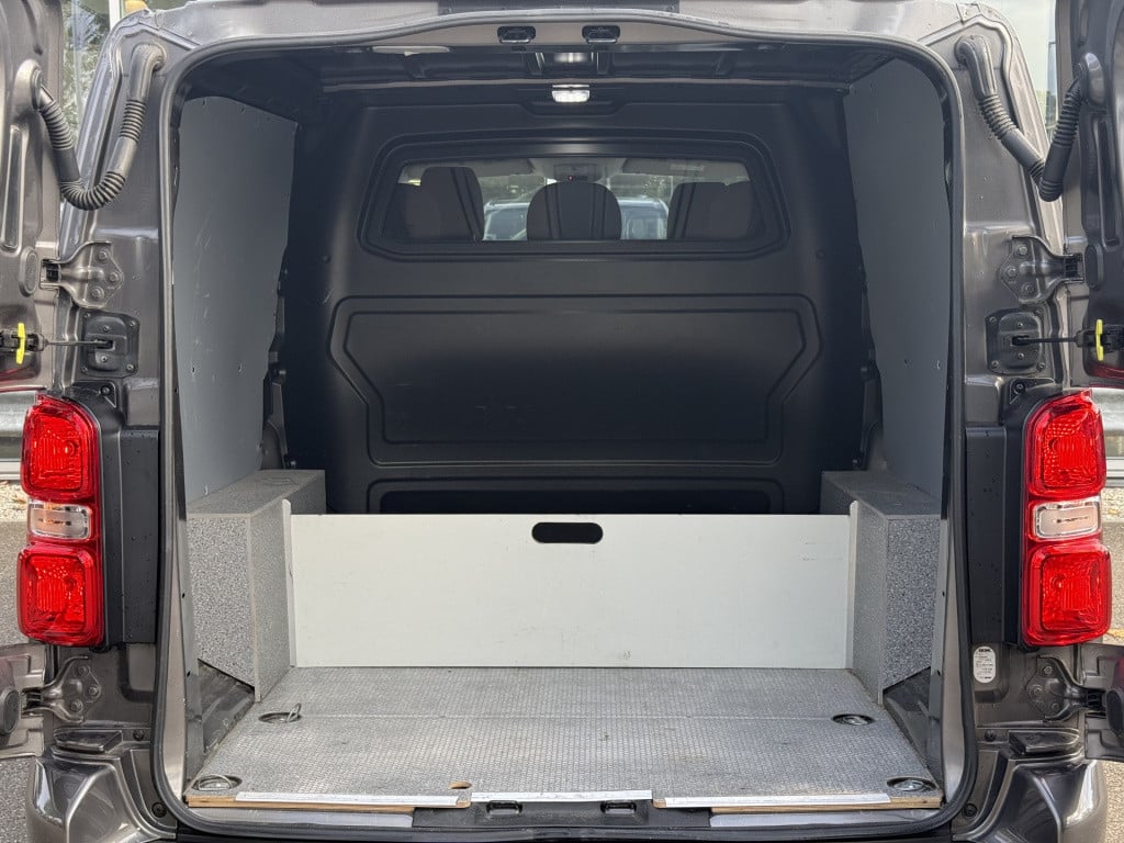 Toyota Proace worker 2.0 d-4d professional long dc | nl-auto | 2x schuifd. 