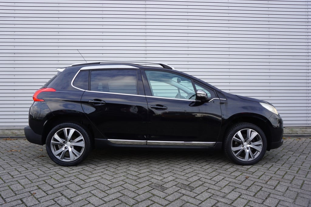 Peugeot 2008 1.6 vti féline airco / navi / cruise / pano / leder / parkeers