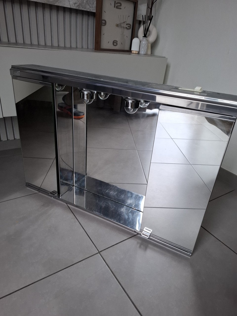 METALKRIS SIRIO spiegelkast.
