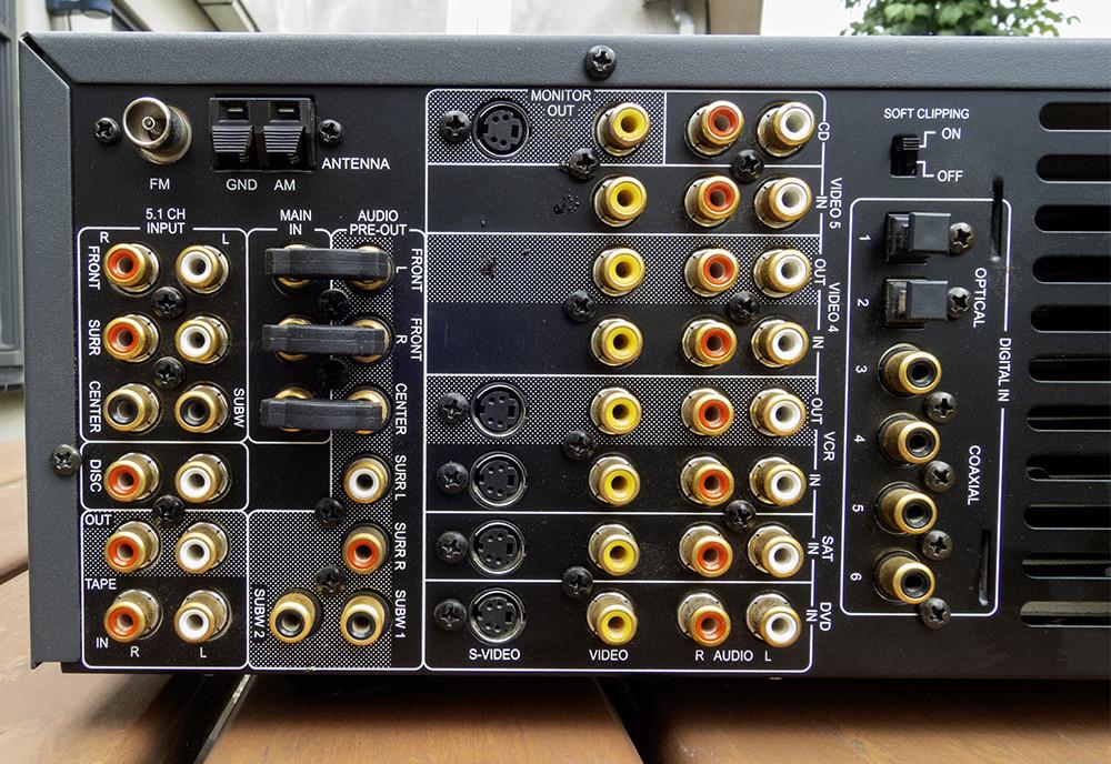 Te koop NAD-receiver.