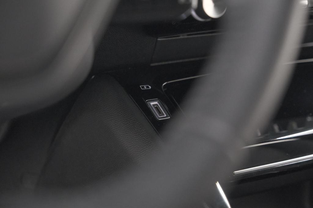 Peugeot 208 puretech 100 allure | apple carplay | parkeersensoren | climate