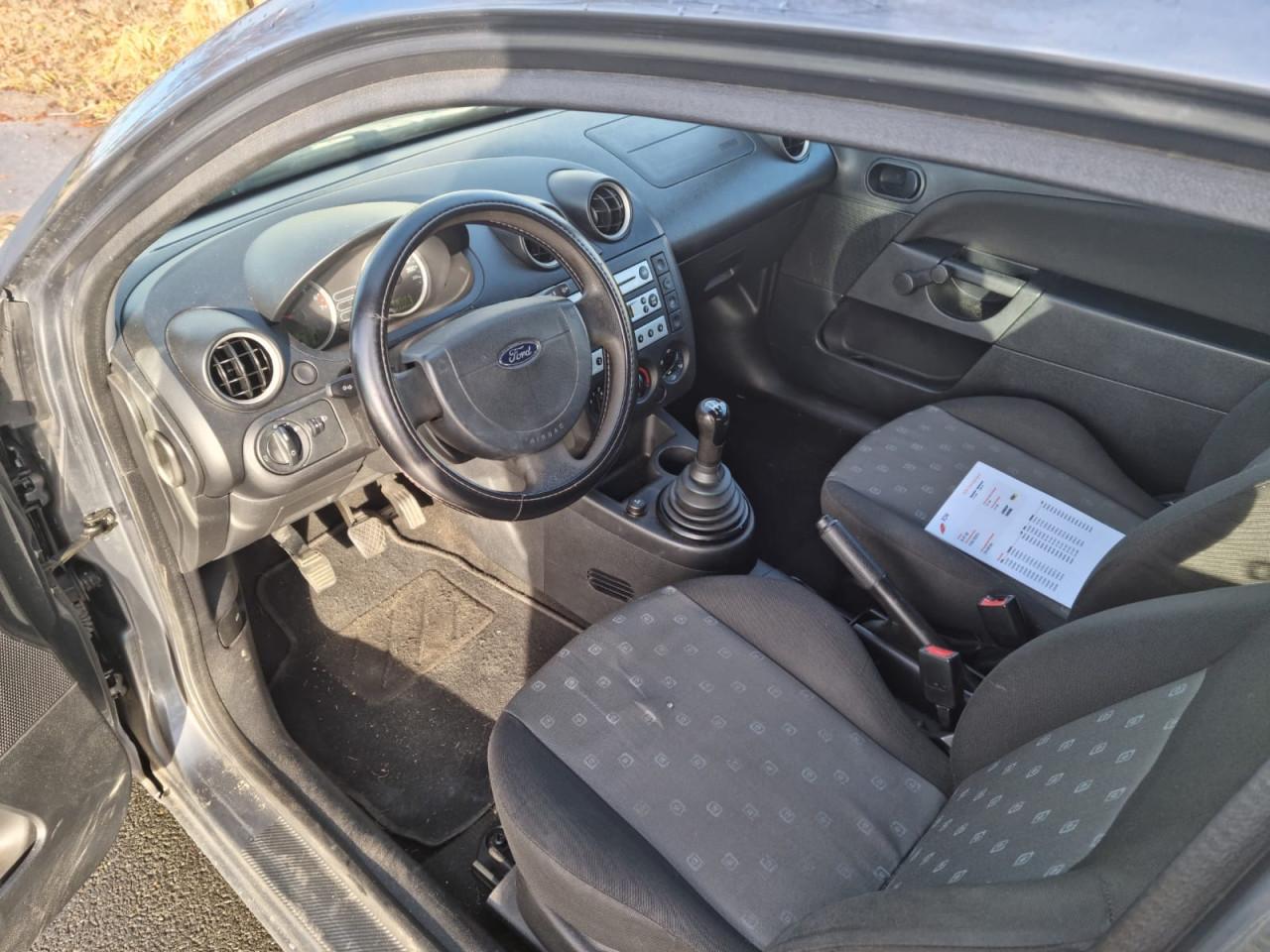 Ford fiesta 1.3i leuke sportieve auto bj 11-2004