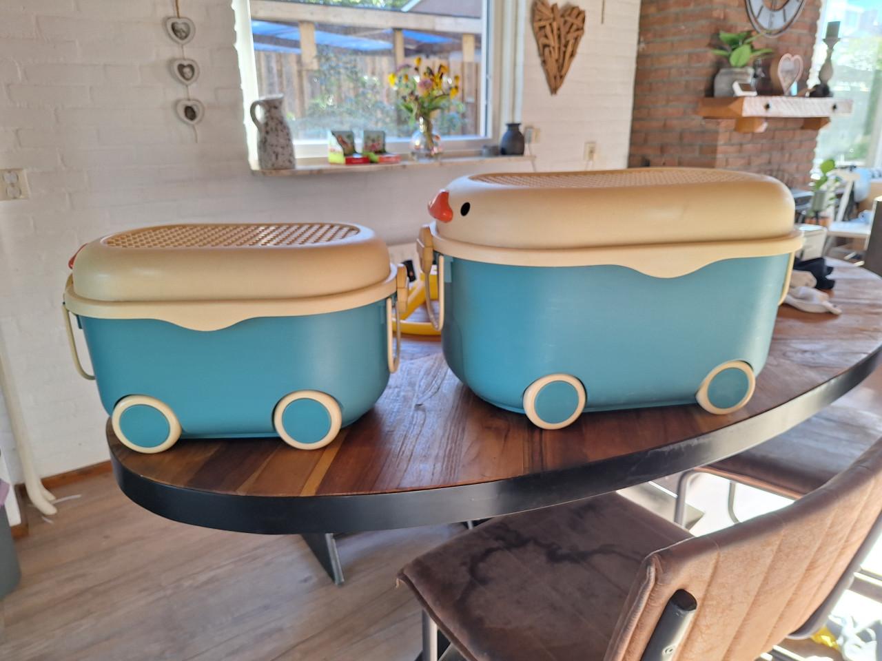 Leuke rijbare eenden (speelgoed) opberg bakken met duplo bovenkant
