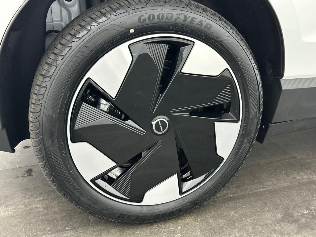 Volvo Ex30 p5 extended range plus europa | 272 pk |