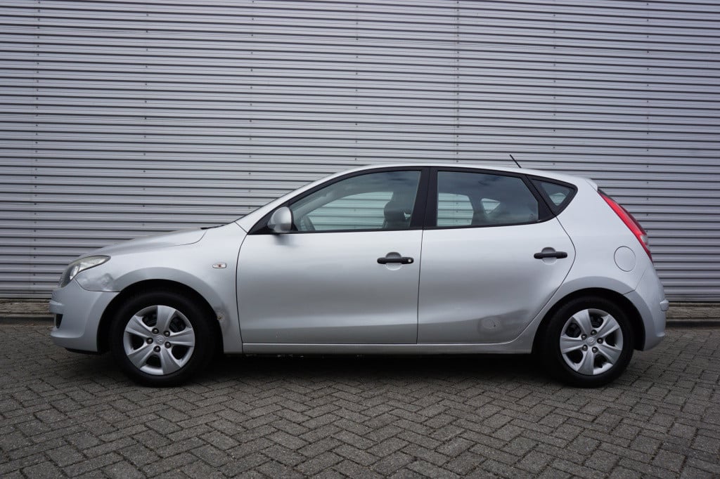 Hyundai I 30 1.4i active cool airco / elektr. ramen / parkeers. / cruise / 