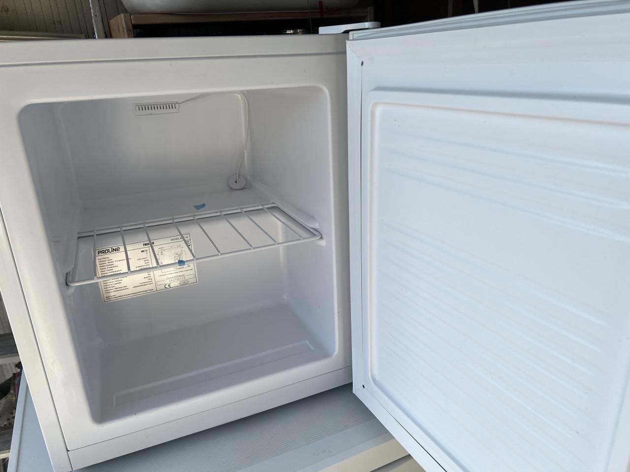 Tafelmodel, camping, mini vriezer 34L, 3 weken gebruikt