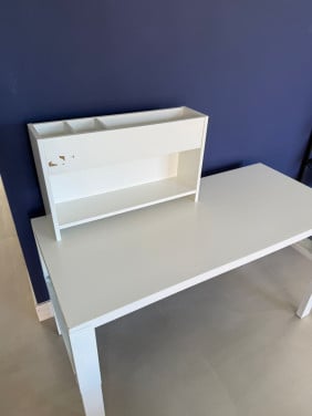 Kinderbureau Ikea wit in hoogte verstelbaar