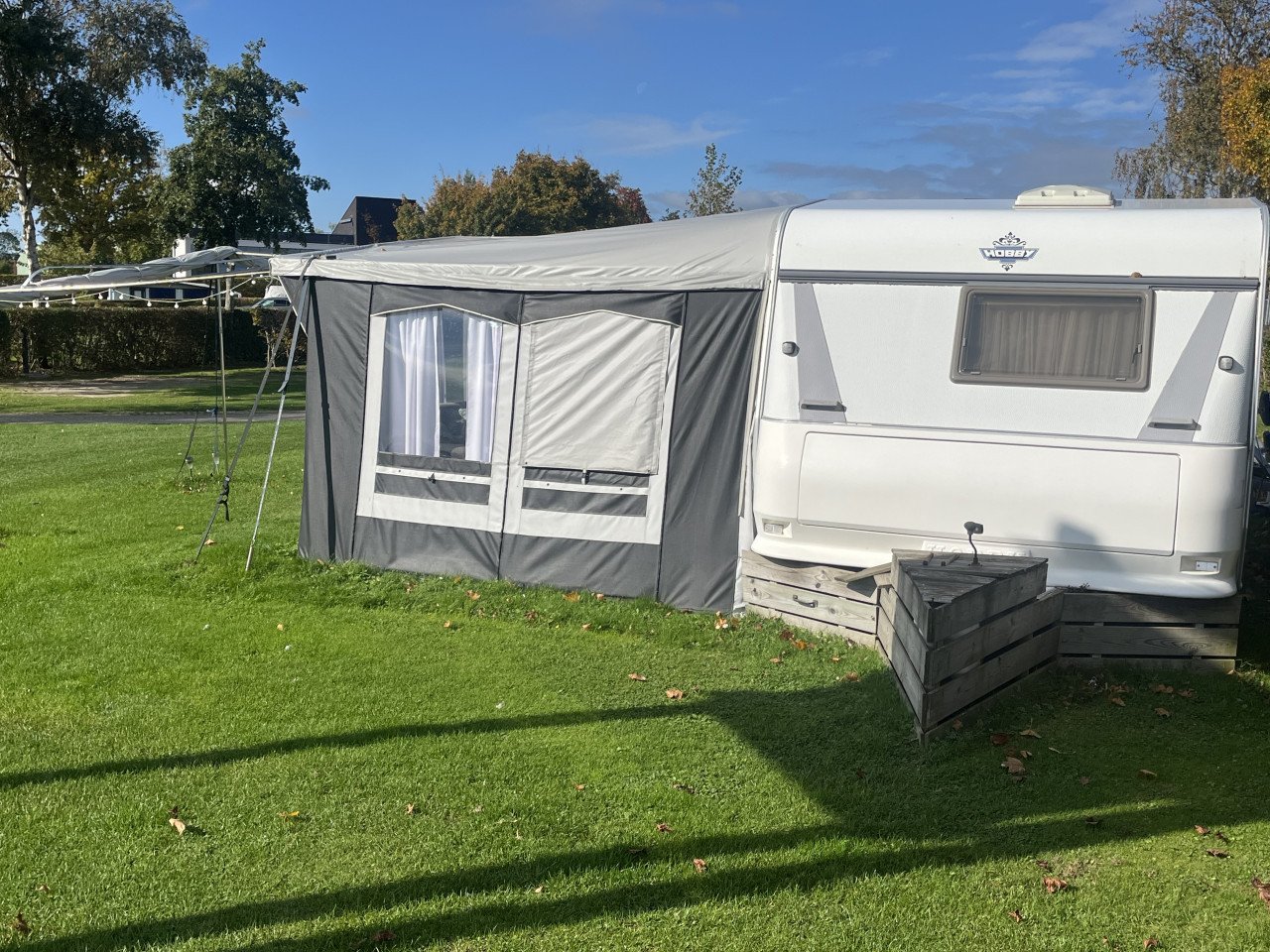 Hobby KMFE 560 Ahorn de luxe met Gusto 4-seizoenen voortent