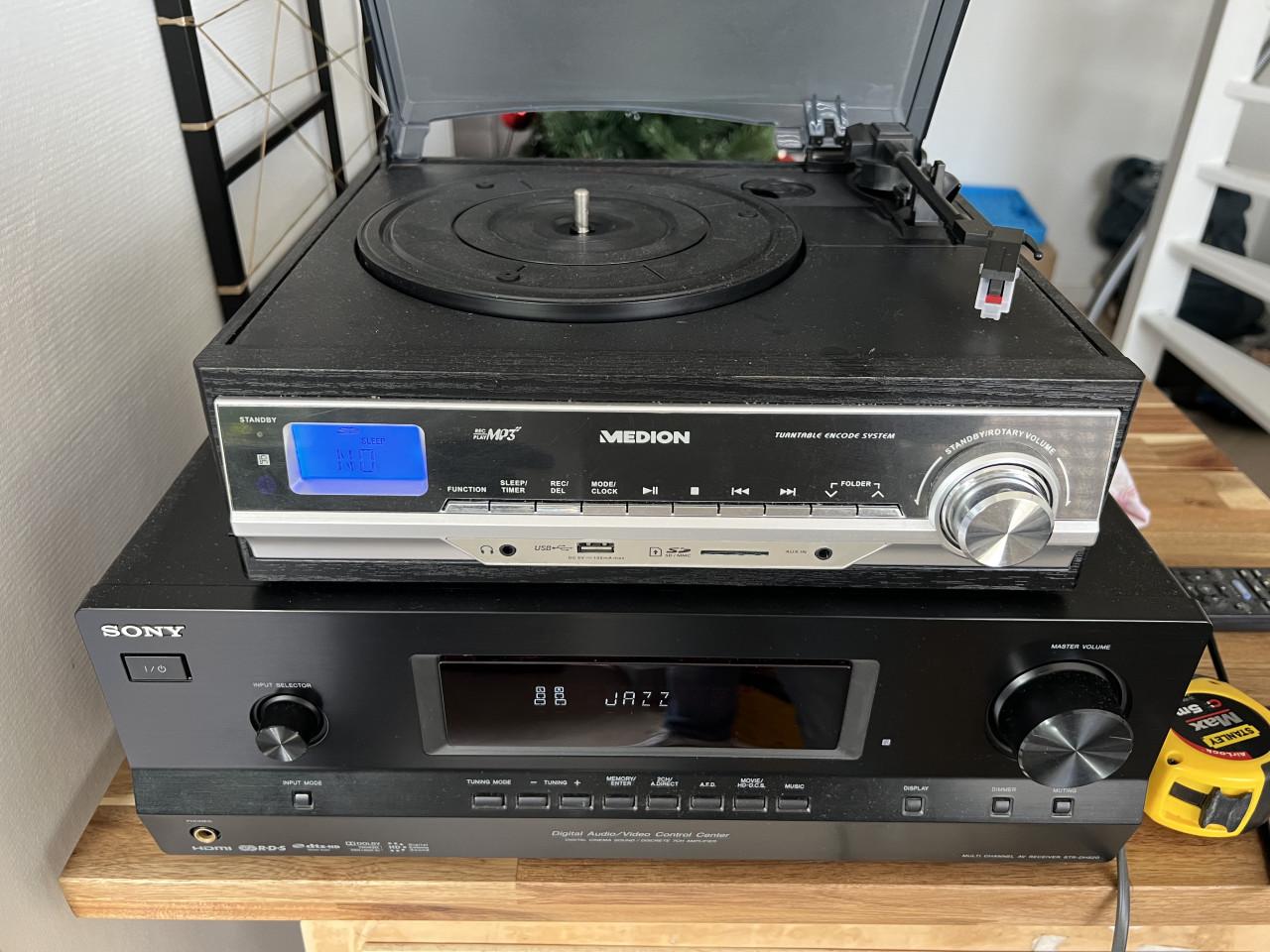 Sony multi channel av receiver & Medion platenspeler