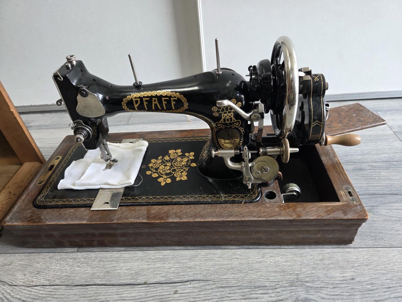 Naaimachine pfaff 11