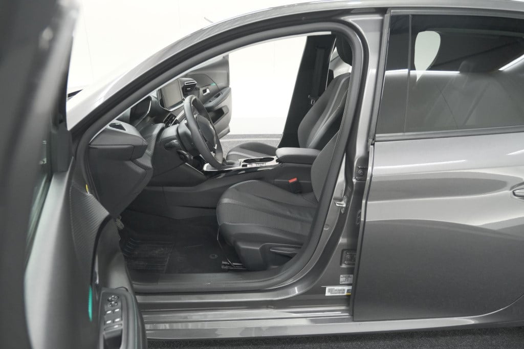 Peugeot 208 puretech 100 allure pack | camera | apple carplay | stoelverwar