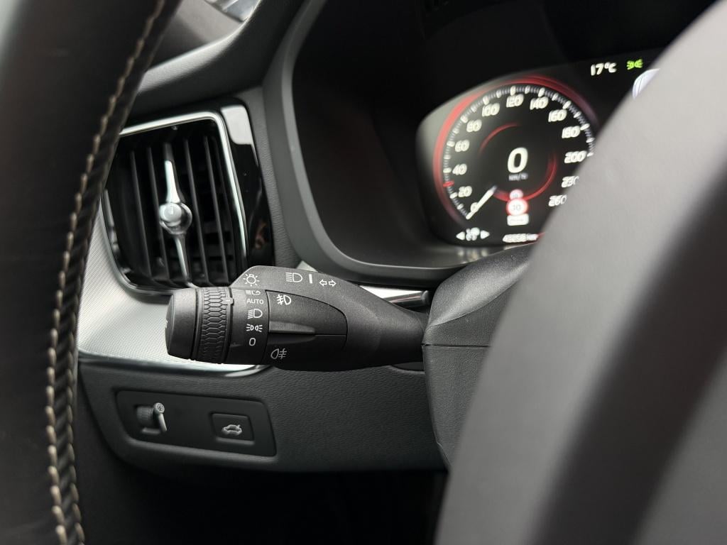 Volvo XC60 2.0 t5 awd r-design - trekhaak - 43.000km! -
